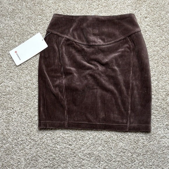 Lululemon Scuba Mid-Rise Mini Skirt *Velvet Cord - Picture 2 of 6